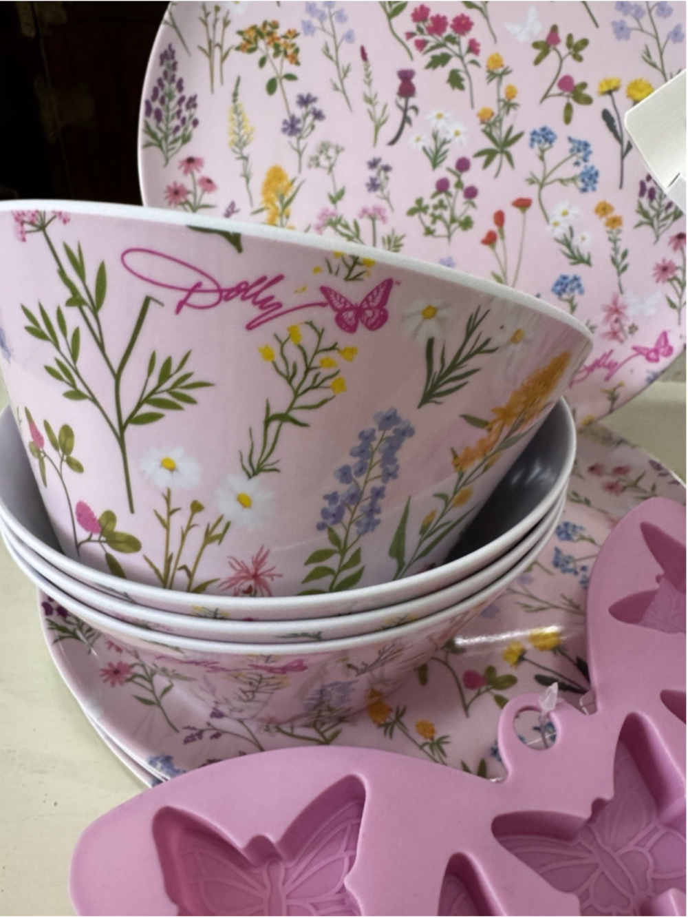 Dolly Parton Discontinued Kitchen Set Rare 26 pc Plates Bowls Straws Tablecloth - Picture 3 of 8